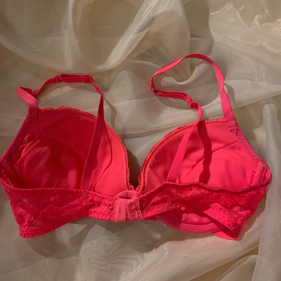 Pink bra - Picture 2 of 2